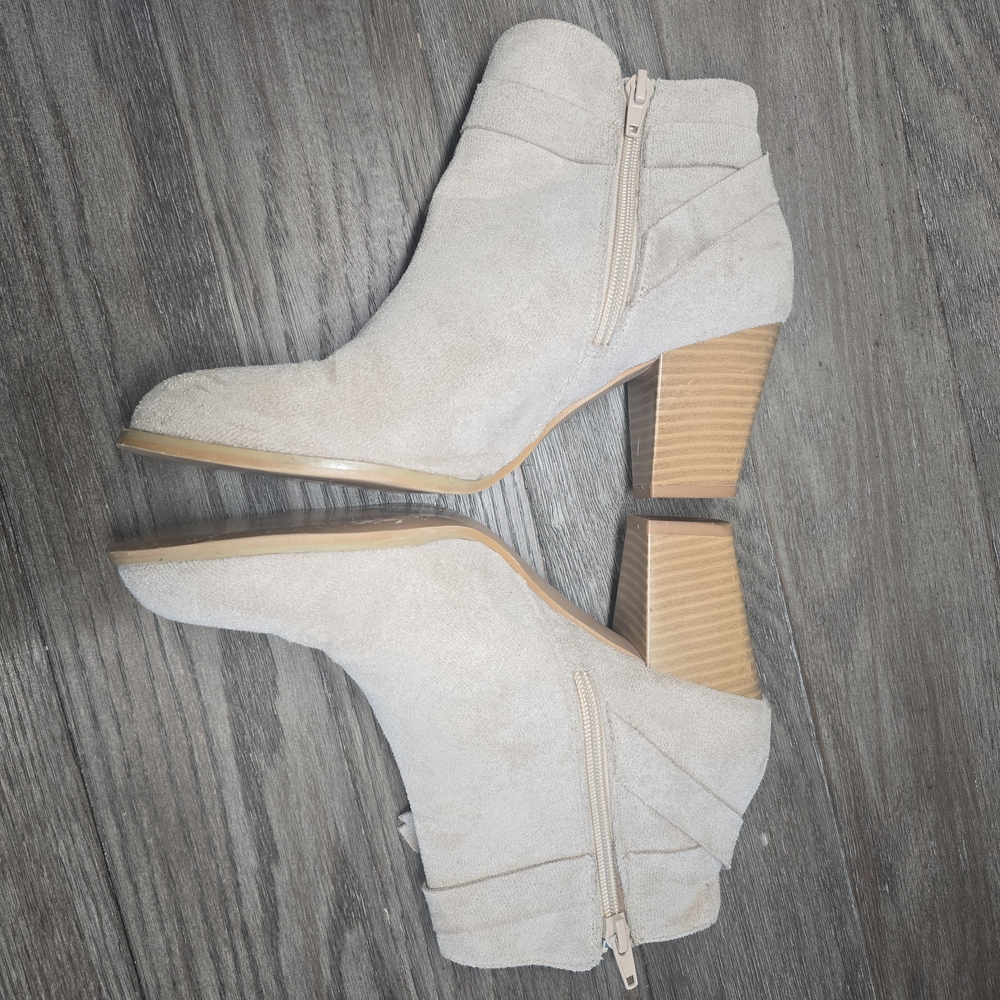 Beige Suede Chunky Heel Ankle Boots Side Bow Size 9 Neutral Fall Chic - Picture 4 of 10